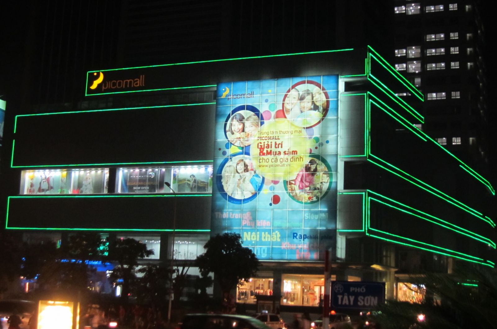 <p class='title-pro'>Pico Mall - 229 Tây Sơn</p><div class='box_info_pro'><div class='title_inf_pro'><span>Chủ đầu tư</span>: Công ty cổ phần PICO</div><div class='title_inf_pro'><span>Vai trò đảm nhận</span>: Nhà thầu Điện</div><div class='title_inf_pro'><span>Địa điểm</span>: 229 Tây Sơn, Đống Đa, Hà Nội</div><div class='title_inf_pro'><span>Thời gian hoàn thành</span>: Tháng 5-2011</div><p class='box-work'><span>Hạng mục công việc</span>: Cung cấp và thi công lắp đặt hệ thống Điện Siêu thị và Chiếu sáng mặt tiền tòa nhà.</p></div>